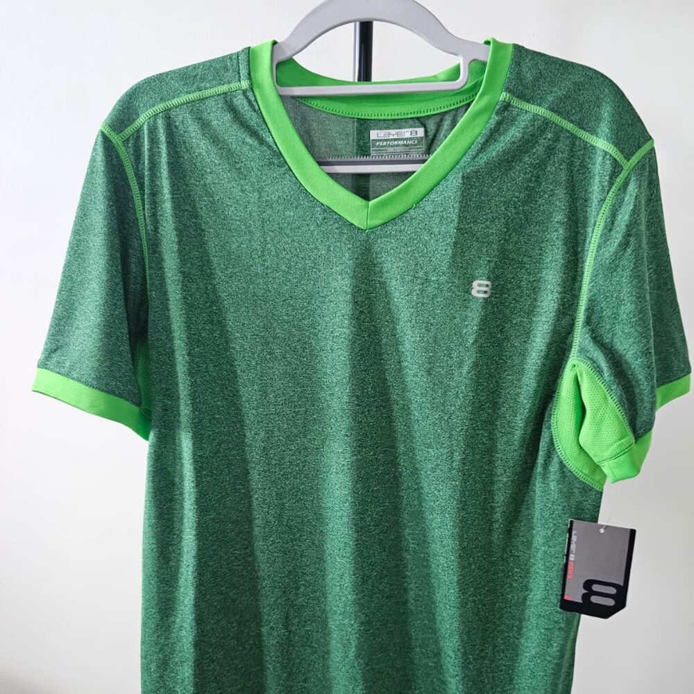 Layer 8. T-SHIRT Size M. NWT